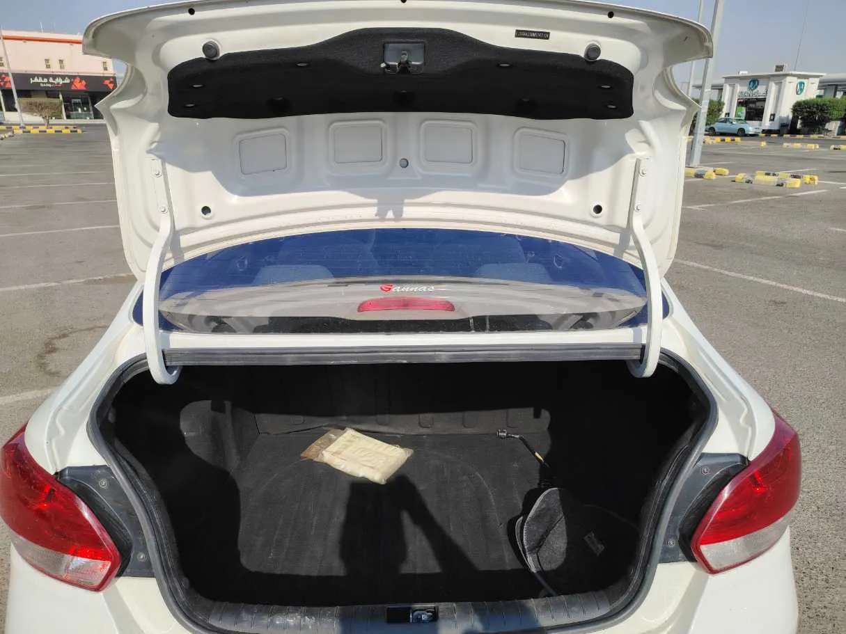 Car image 25