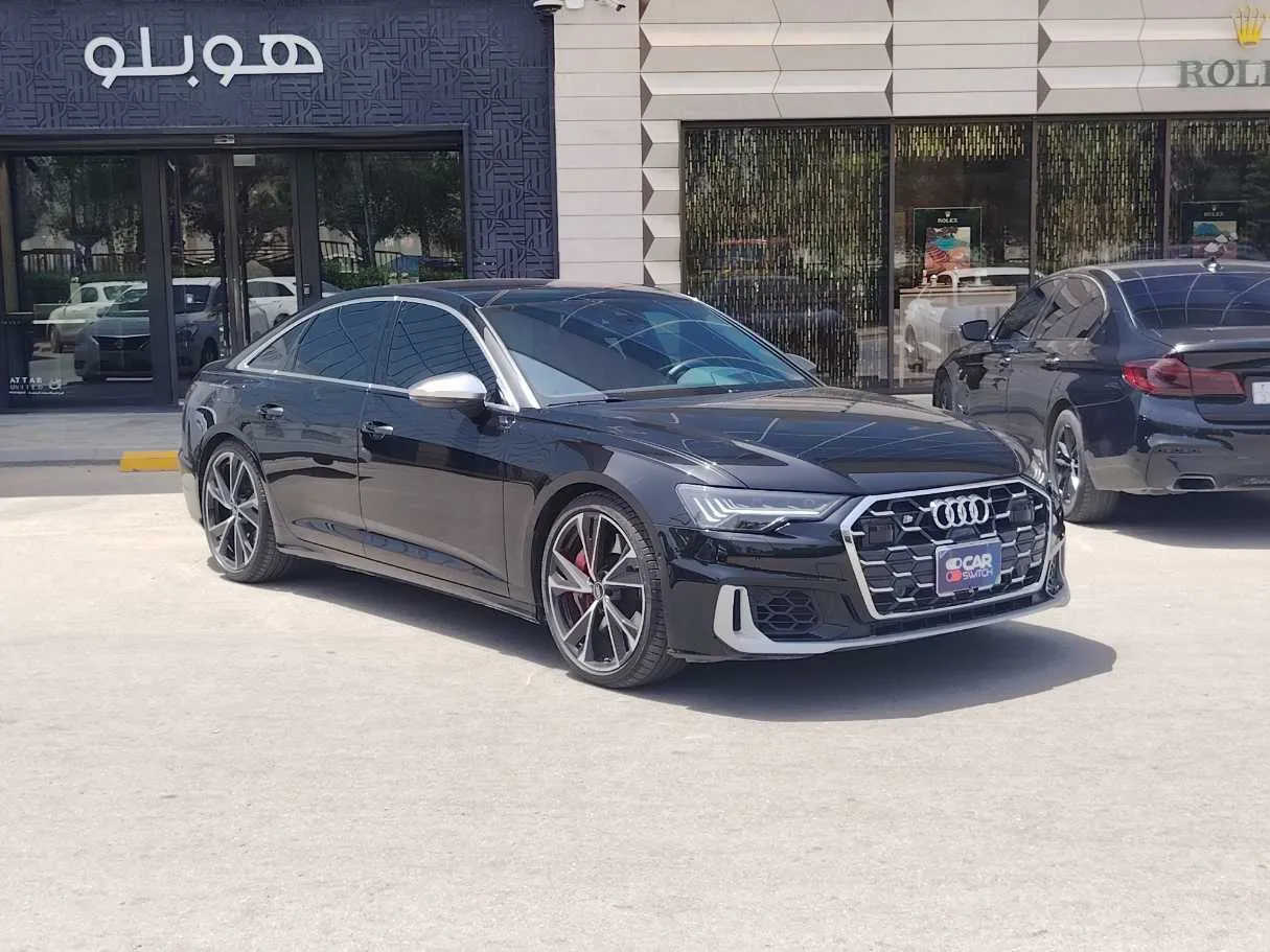 Car image 3