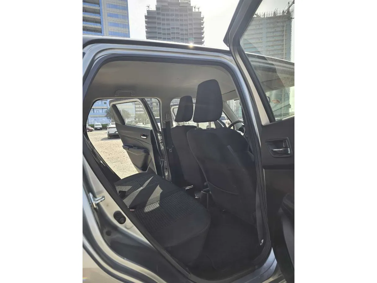 Car image 17