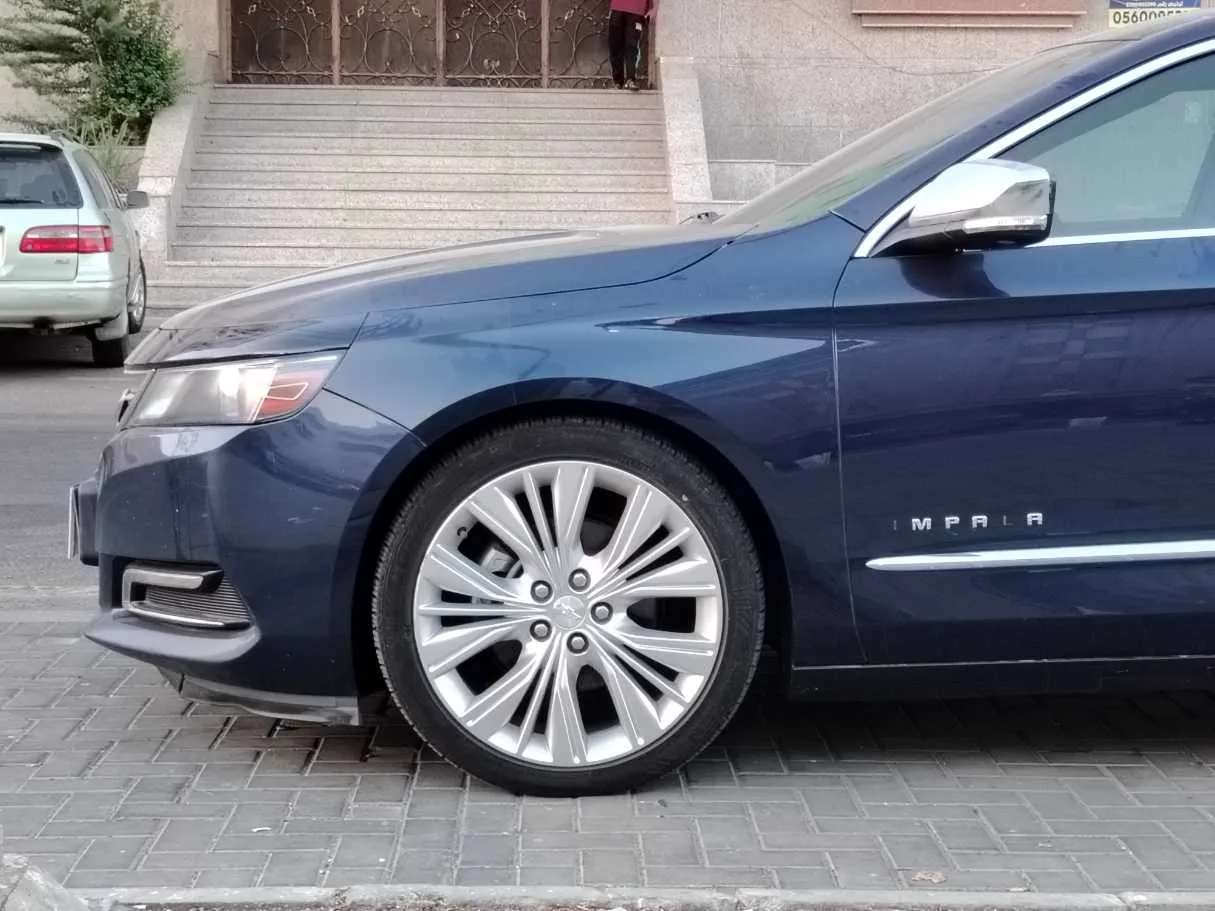 Car image 9