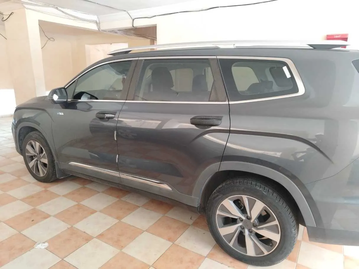 Car image 8