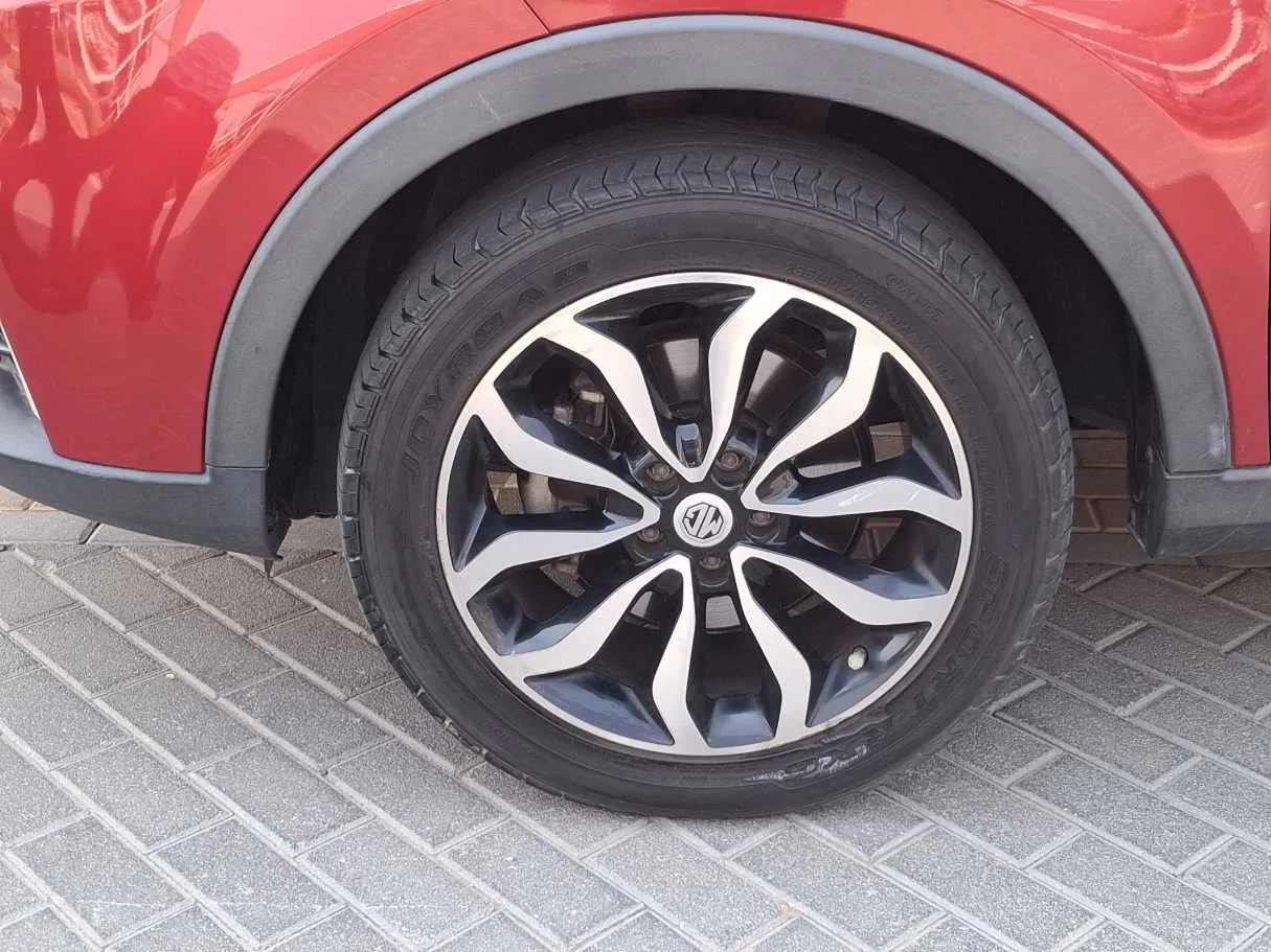 Car image 9