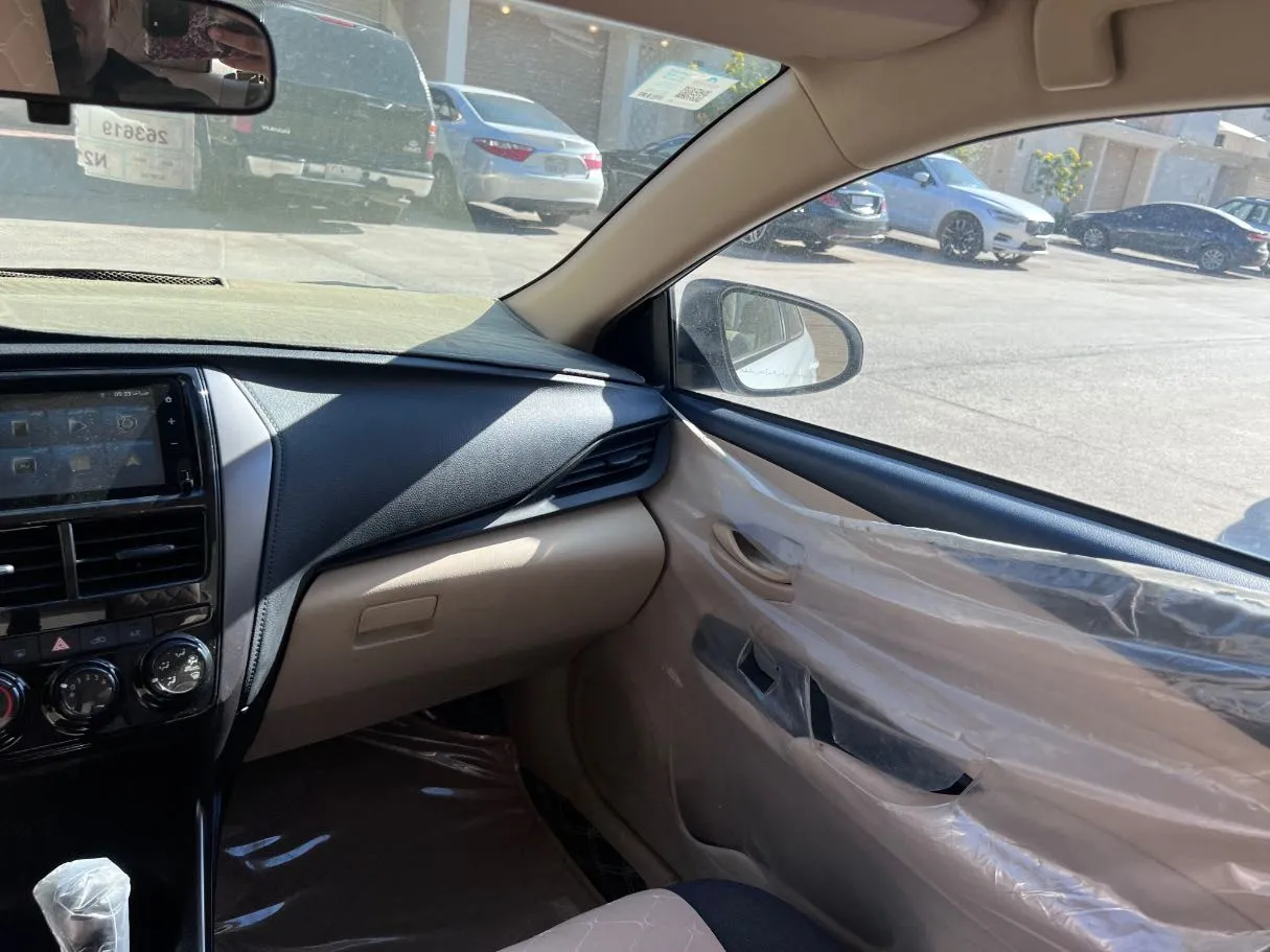 Car image 17