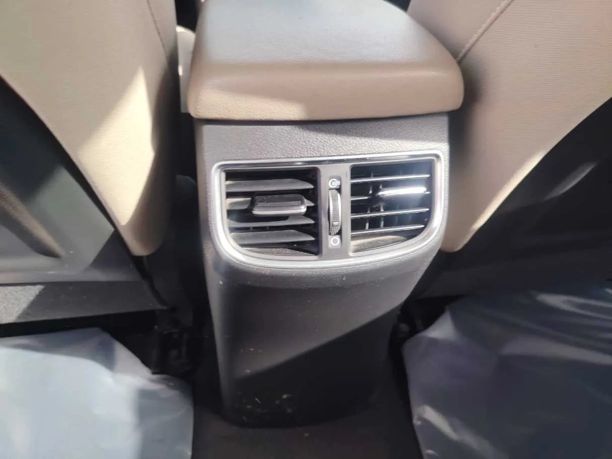 Car image 33