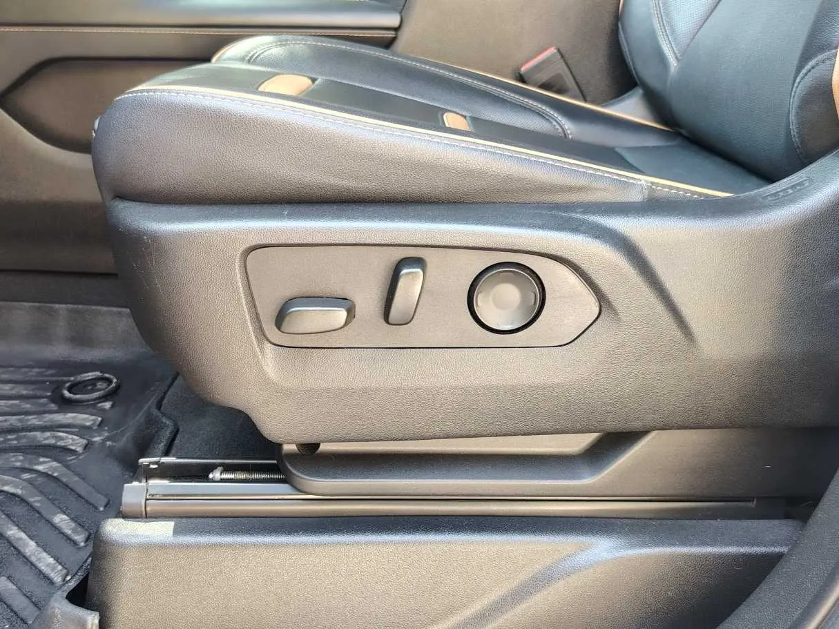 Car image 40