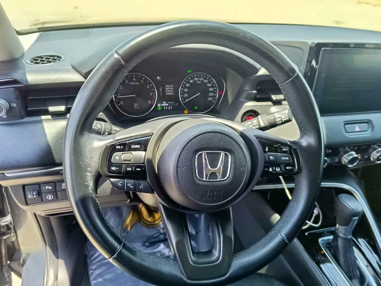 Car image 23
