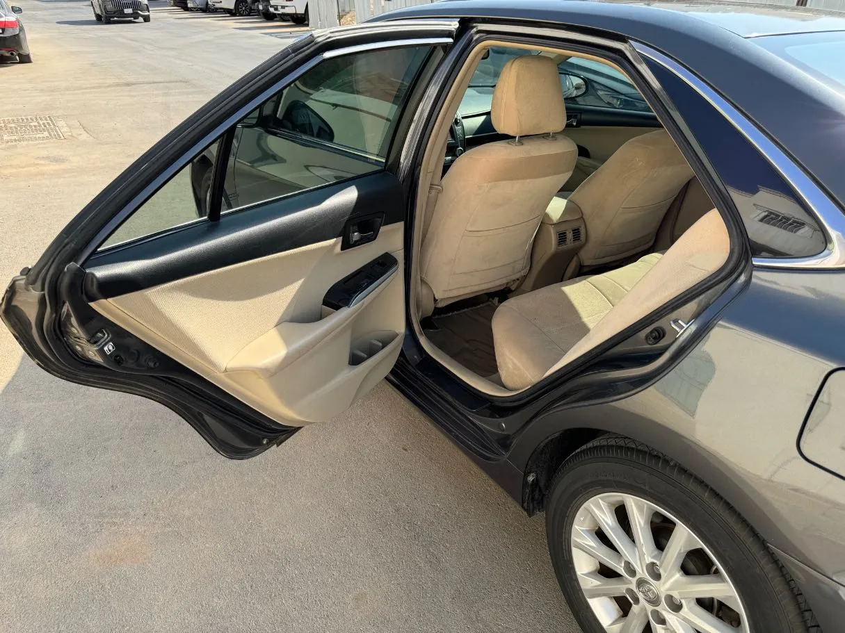 Car image 15