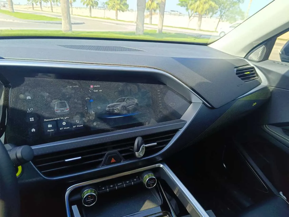 Car image 25