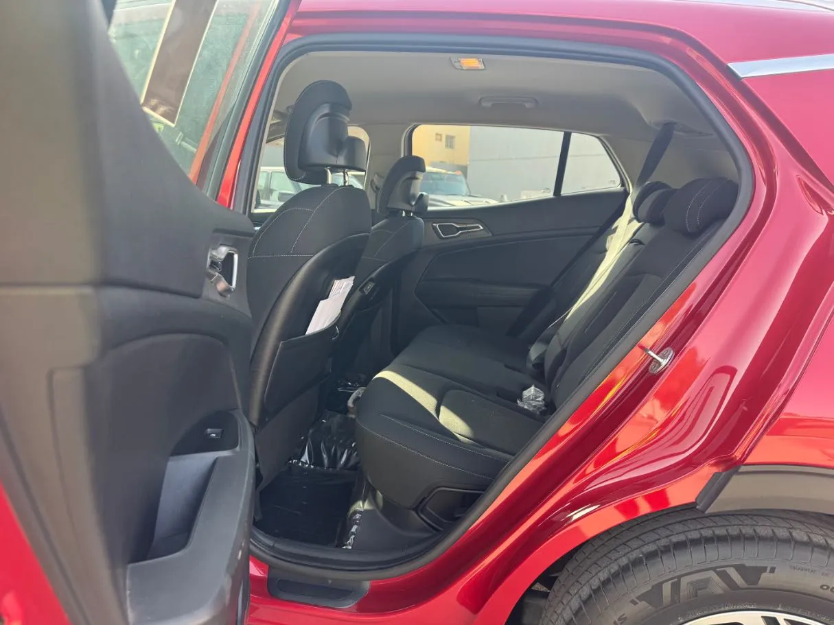 Car image 13