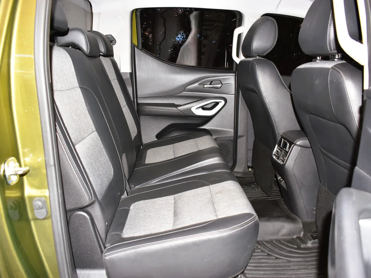 Car image 10
