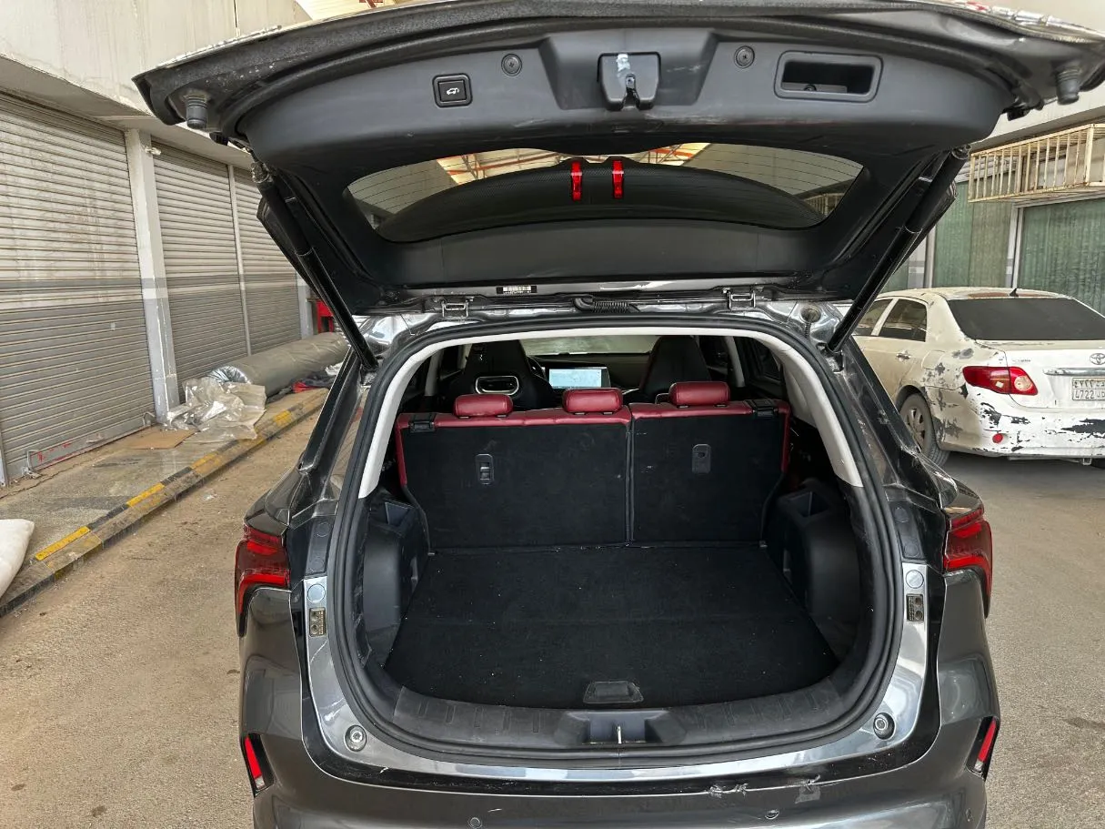 Car image 23