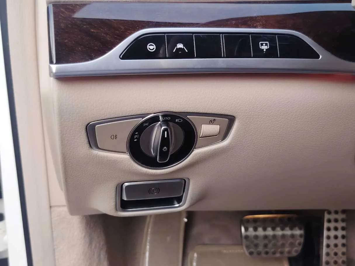 Car image 34