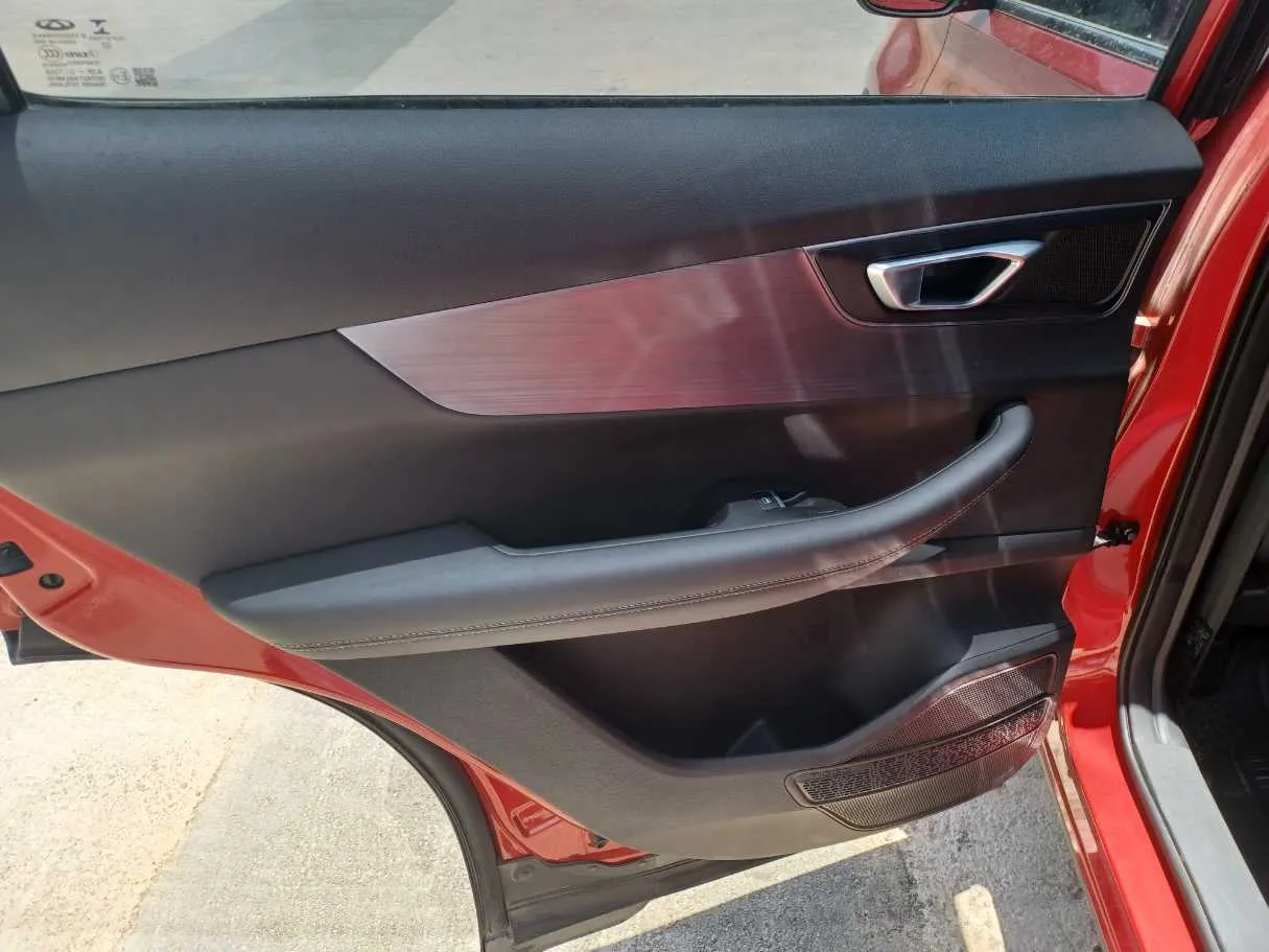 Car image 13