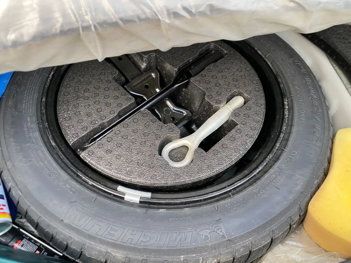 Car image 24