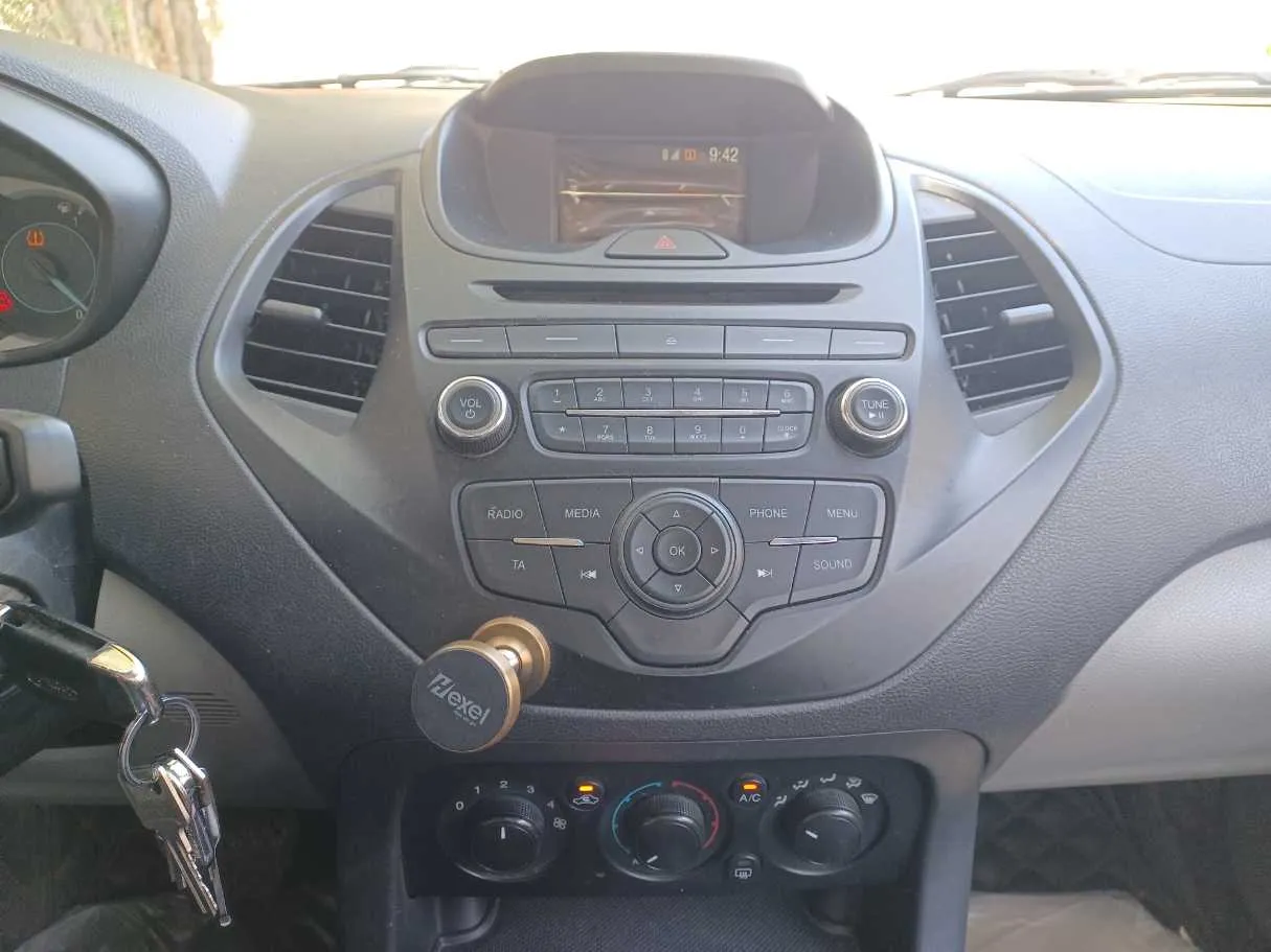 Car image 14