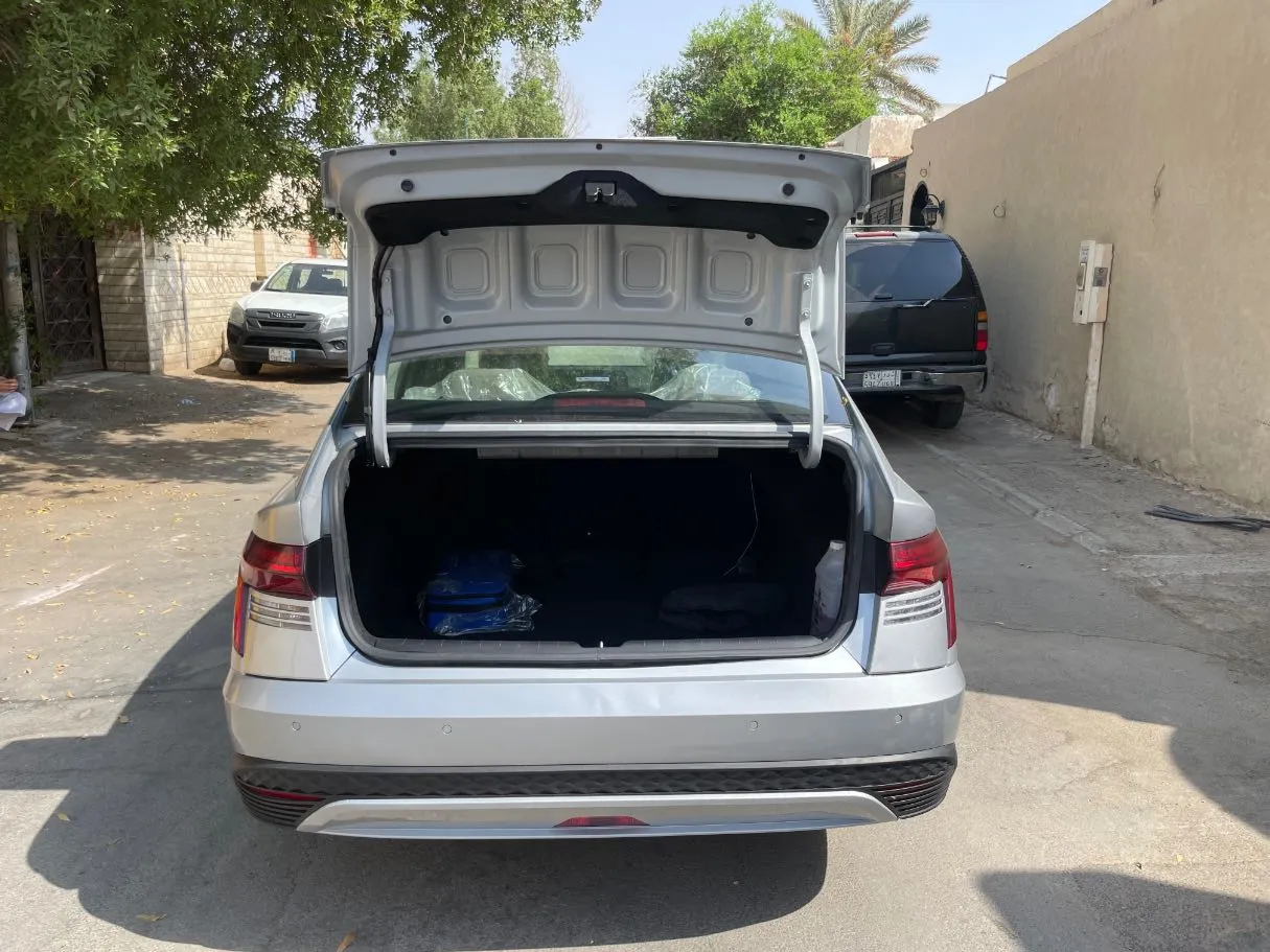 Car image 21