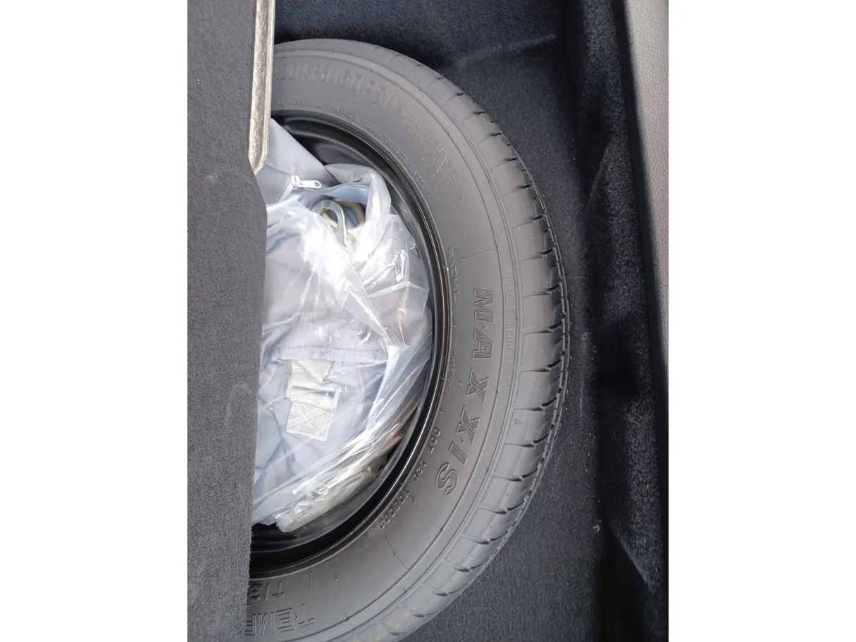 Car image 26