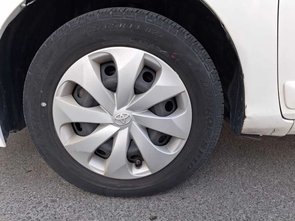 Car image 9