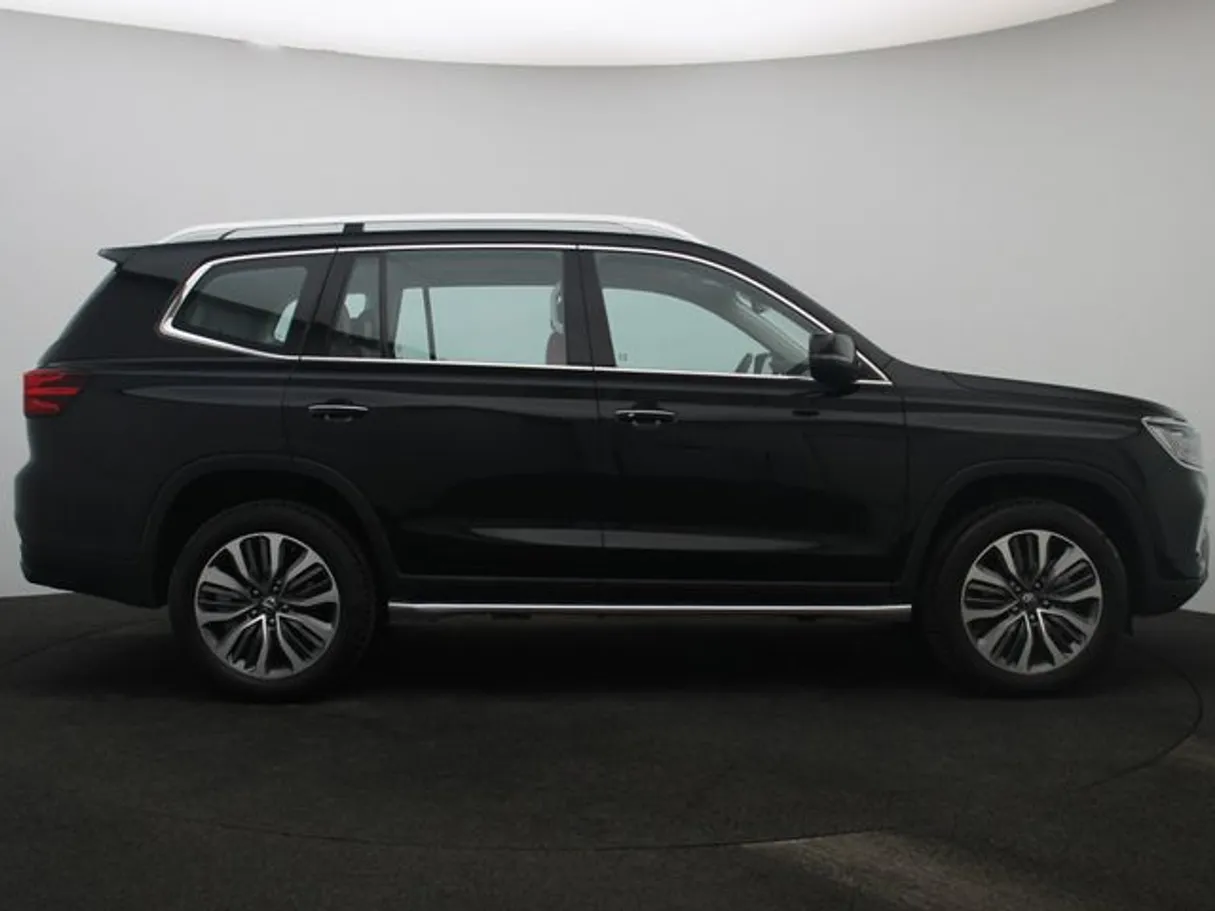Car image 13