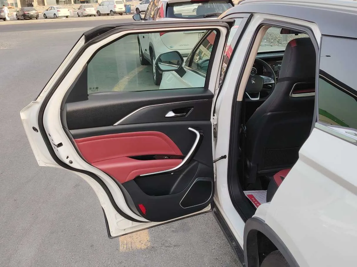 Car image 14