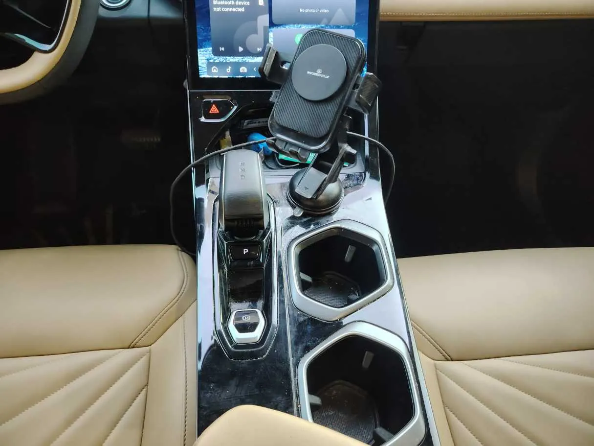 Car image 24