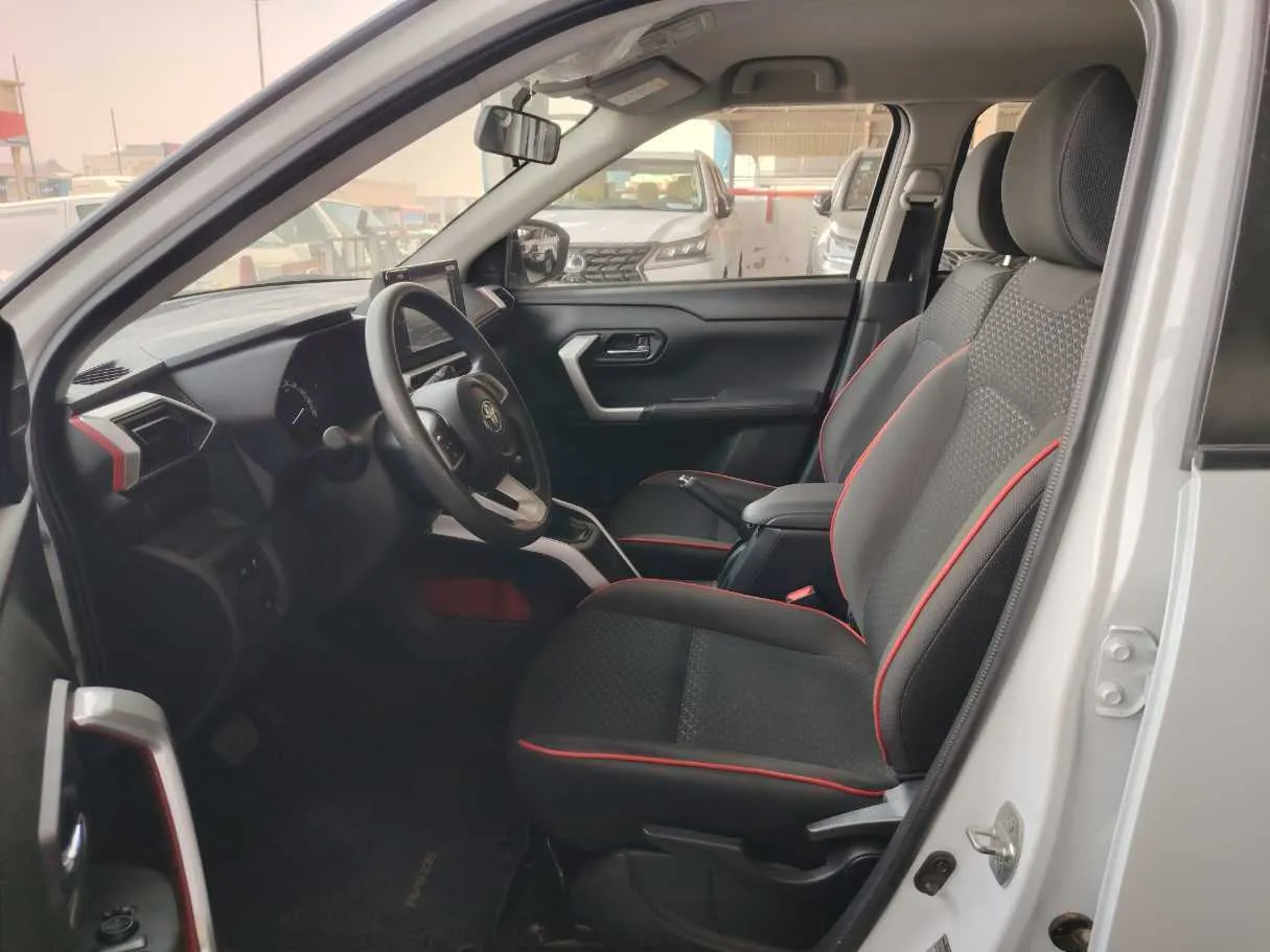 Car image 11