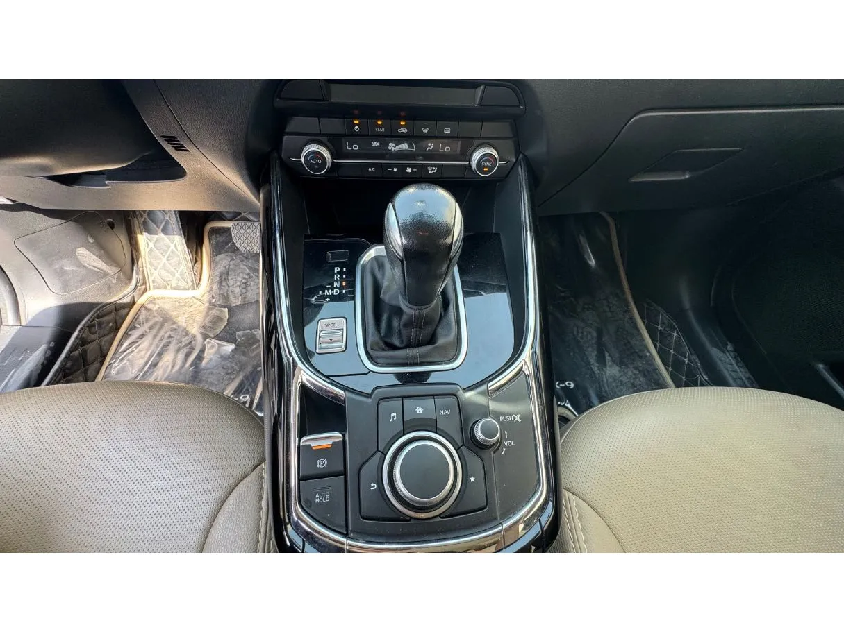 Car image 16
