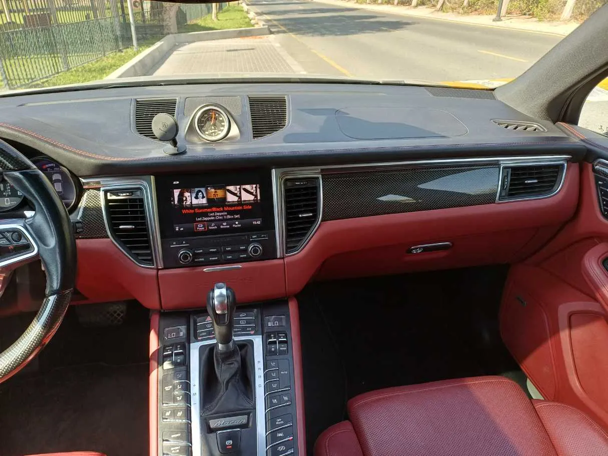 Car image 15