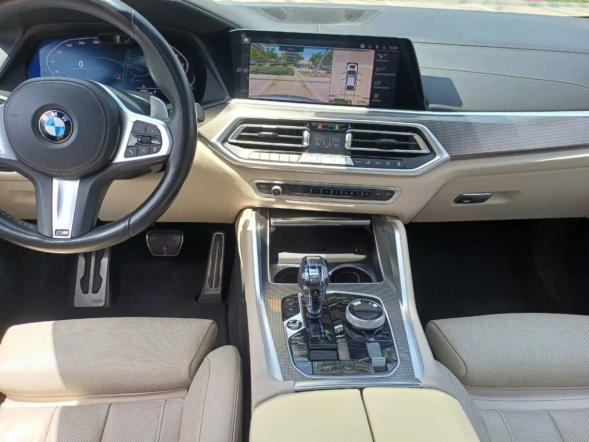 Car image 16