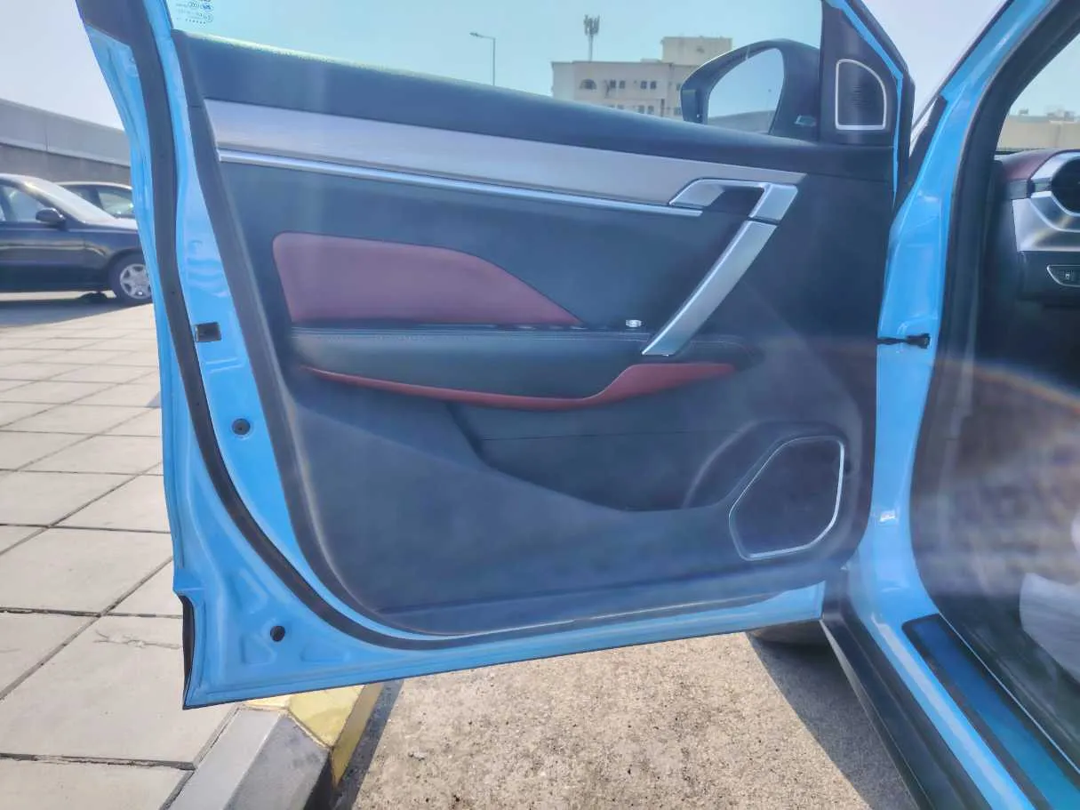 Car image 10