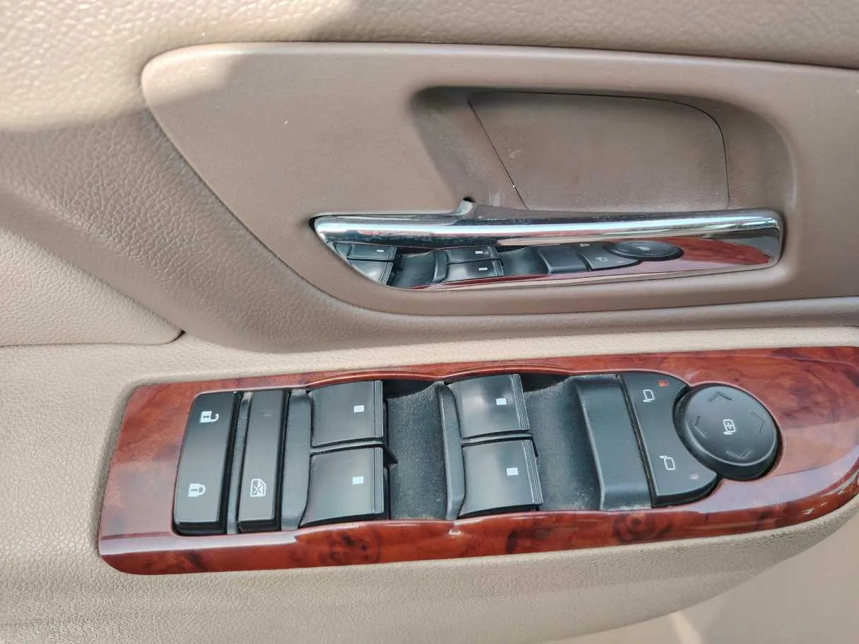 Car image 19