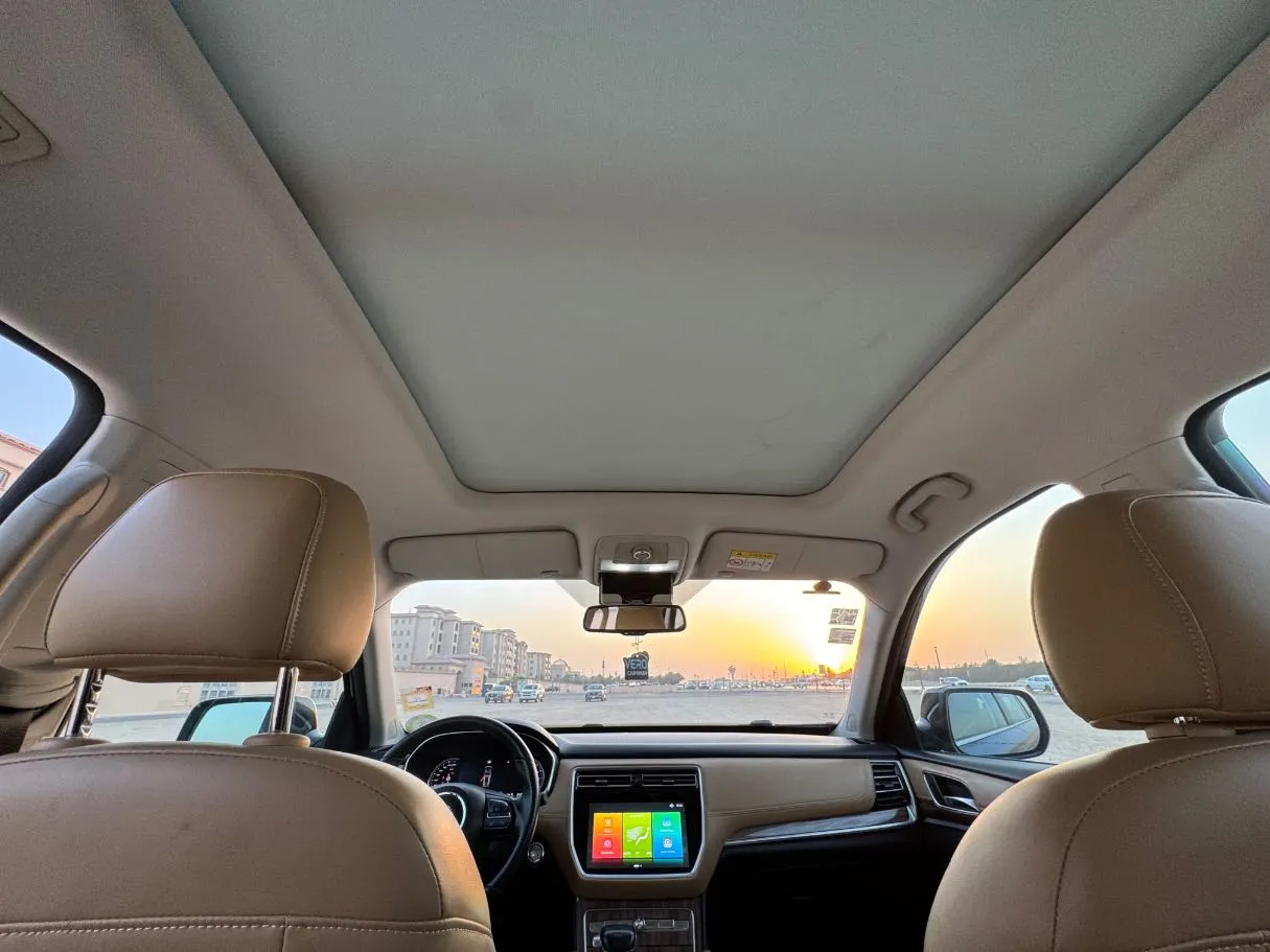 Car image 15