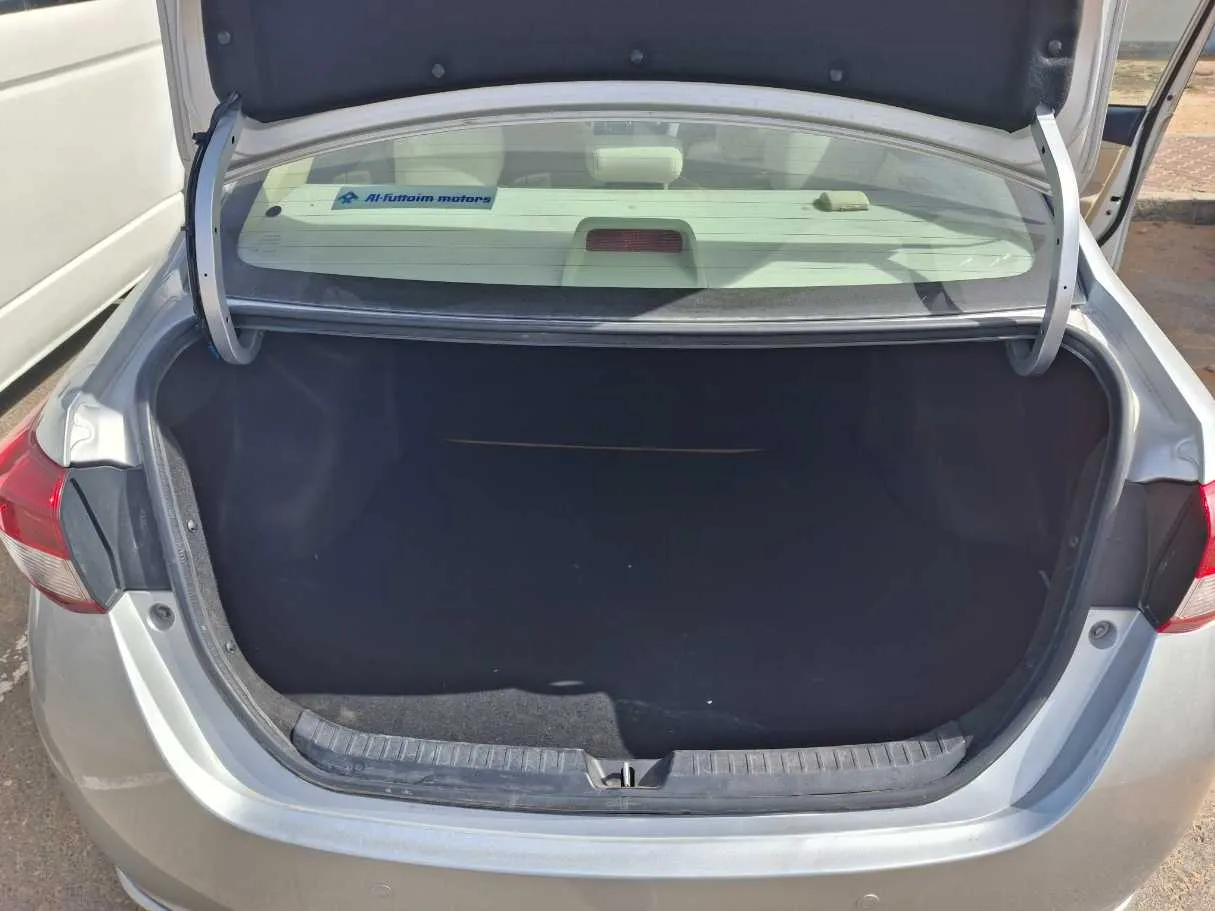 Car image 18