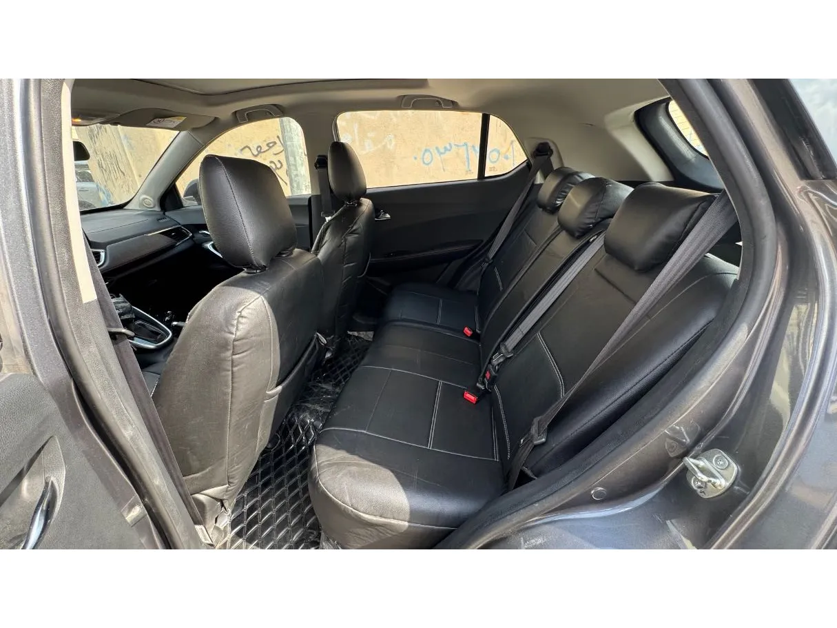 Car image 13