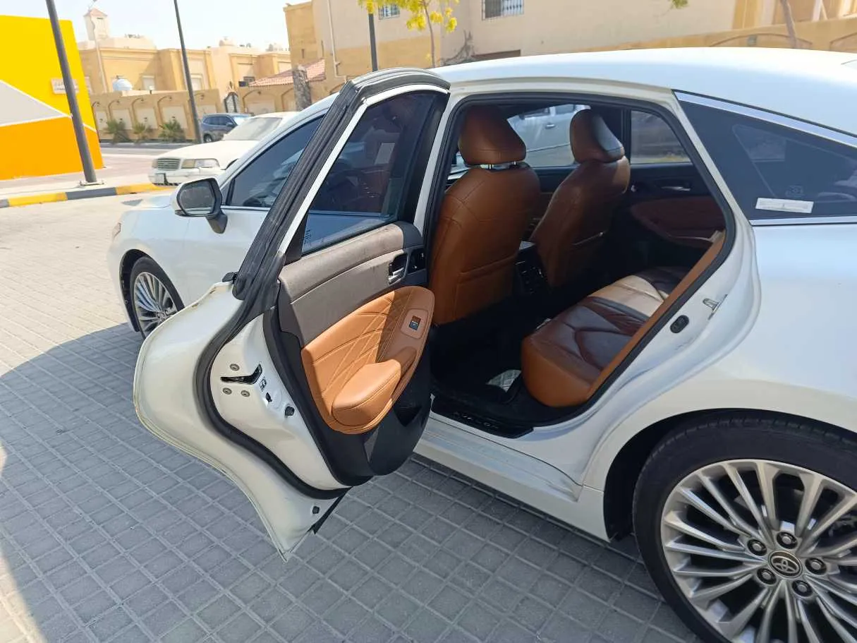 Car image 17