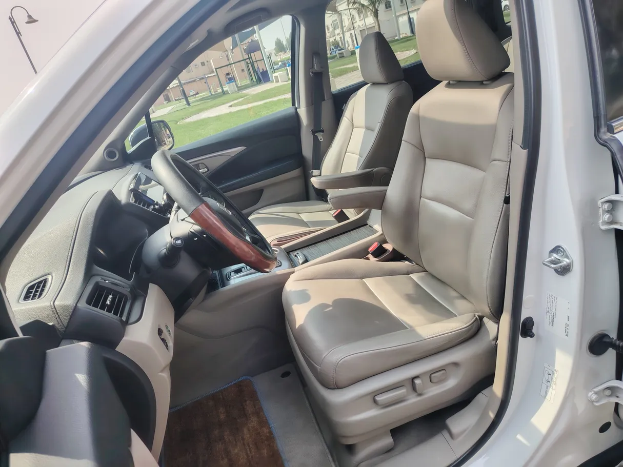 Car image 12
