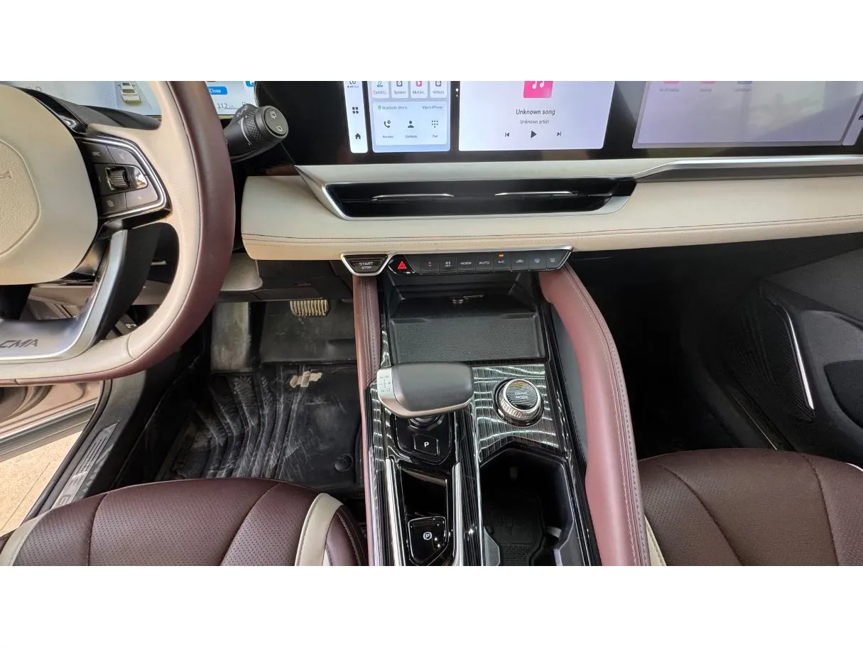 Car image 17