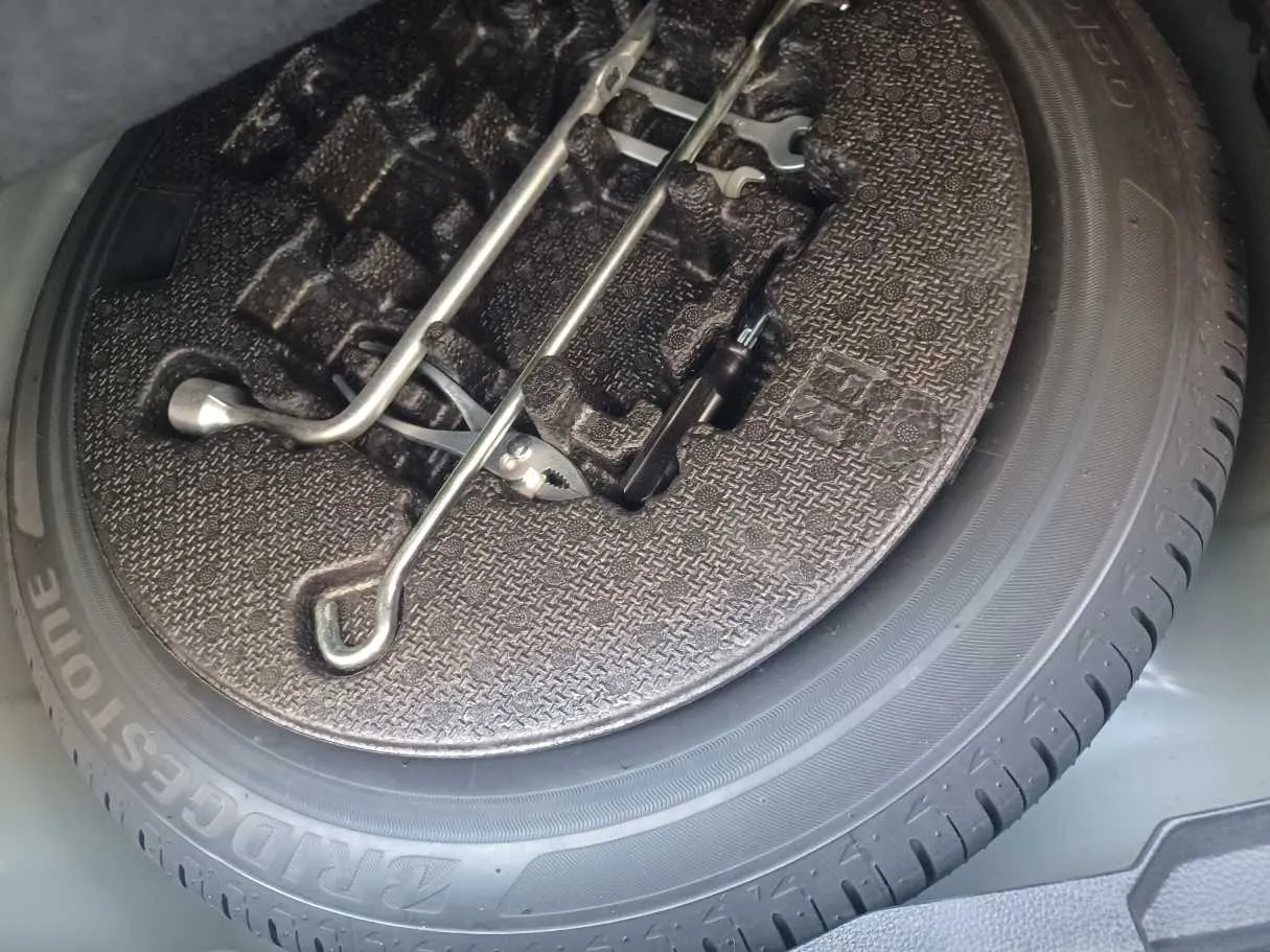 Car image 23