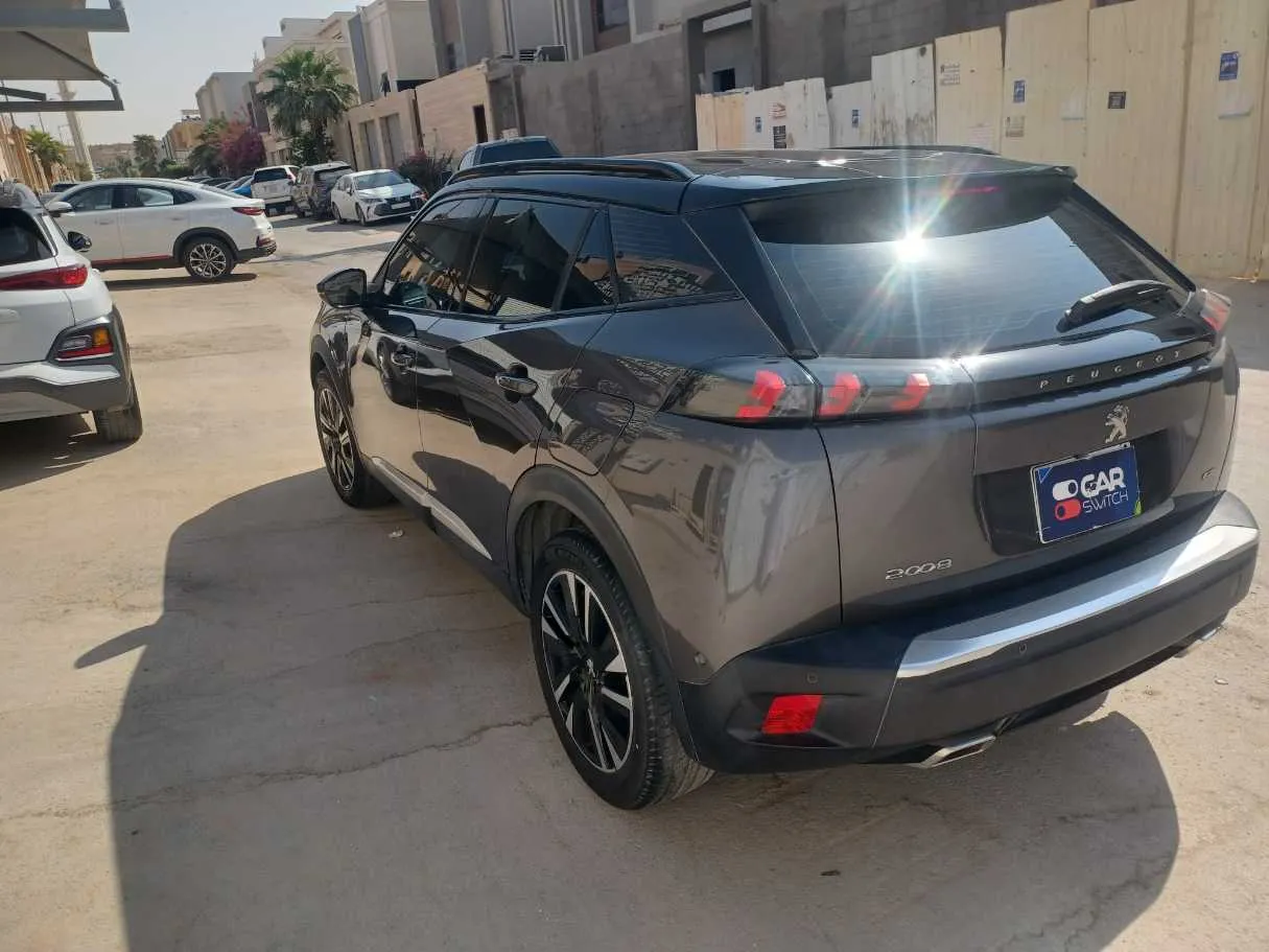 Car image 7