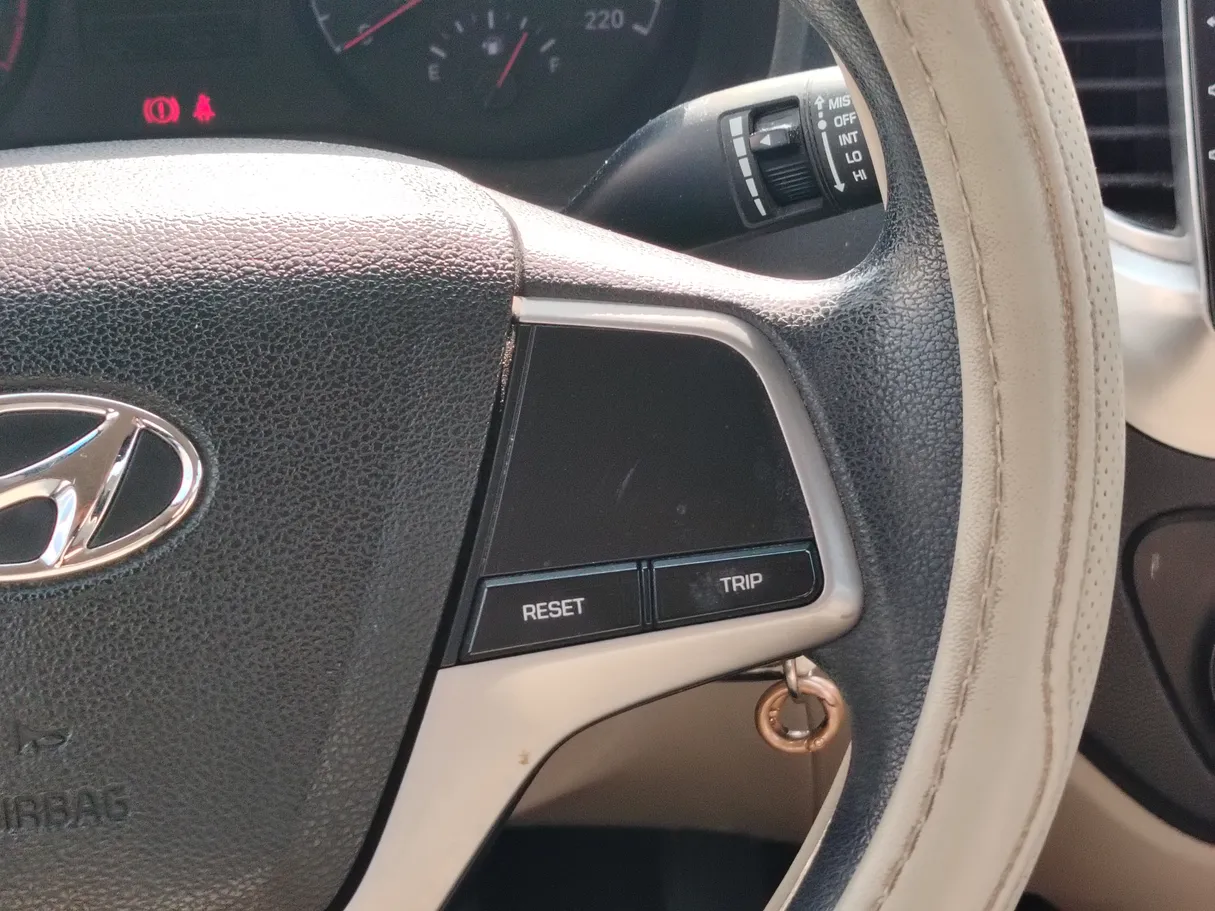 Car image 24