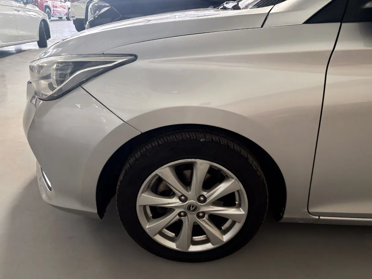 Car image 7