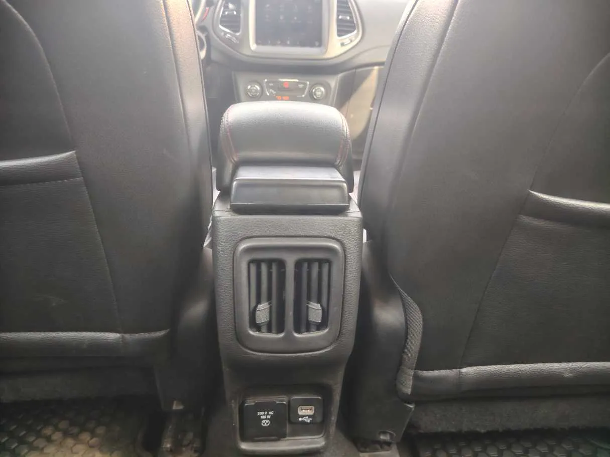 Car image 28