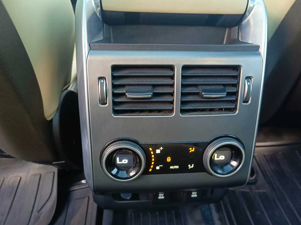 Car image 30