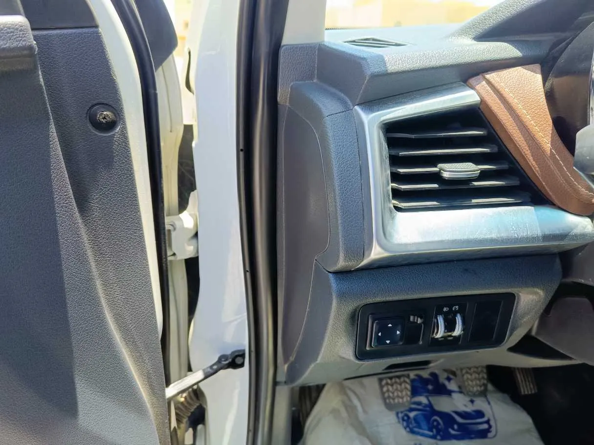 Car image 32