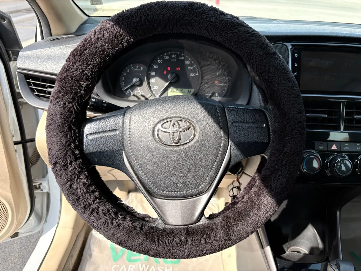 Car image 19