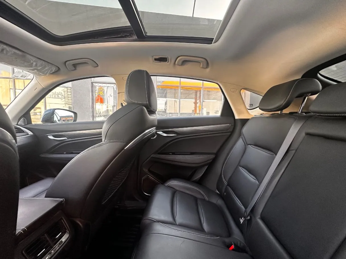 Car image 16