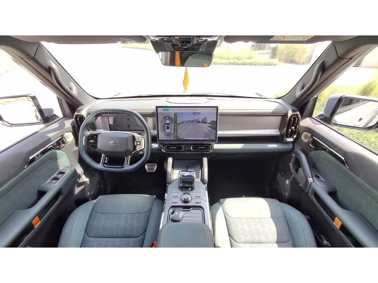 Car image 17