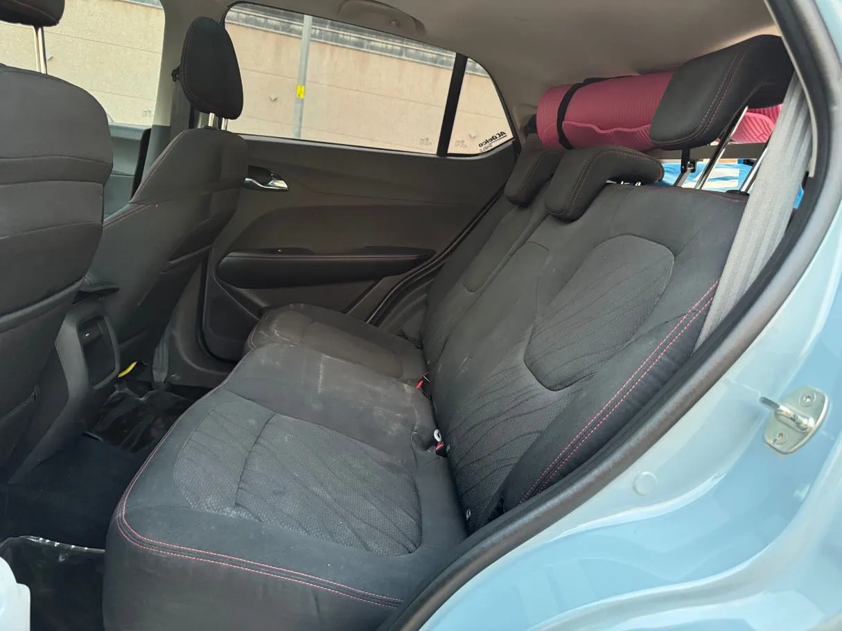 Car image 13