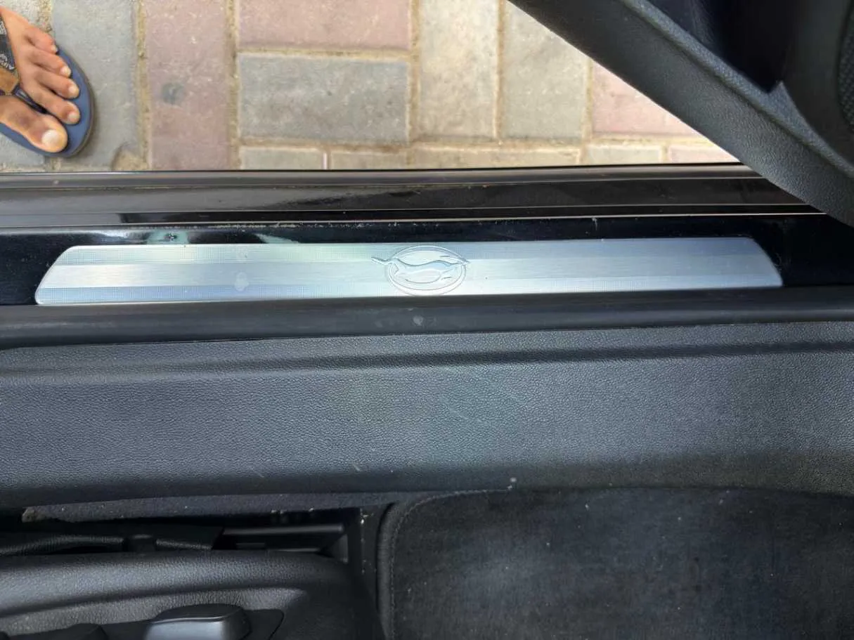 Car image 29