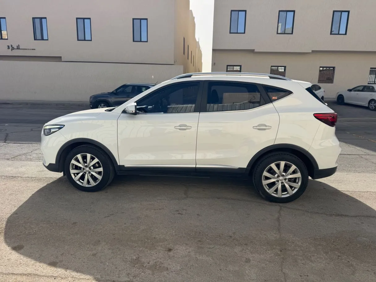 Car image 8